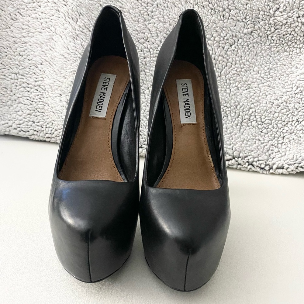Steve Madden Black Leather platform Pumps